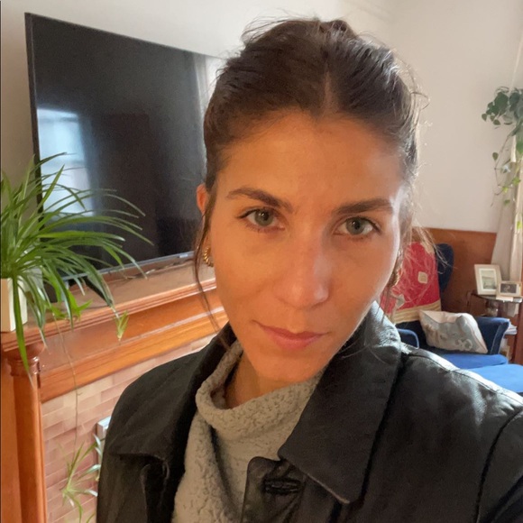 Meet your Posher, Andrea - Picture 2 of 3